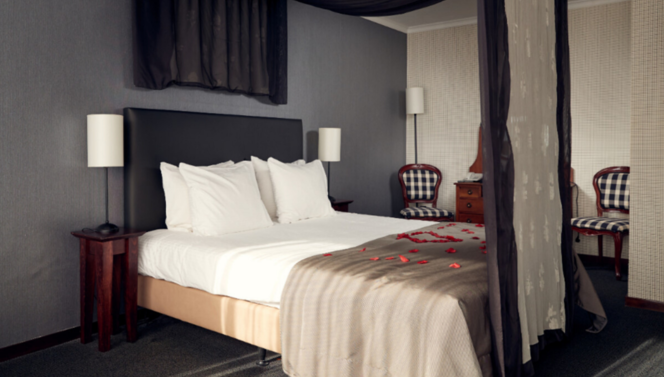 Honeymoon Suite